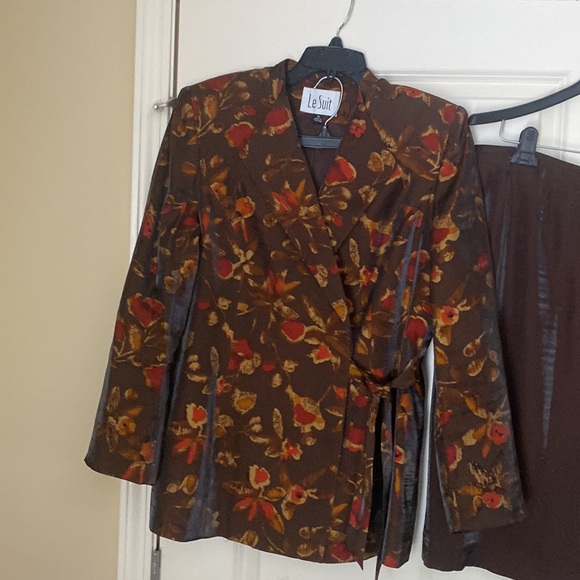 Shiny Material, But is Sooo Nice - Picture 2 of 5